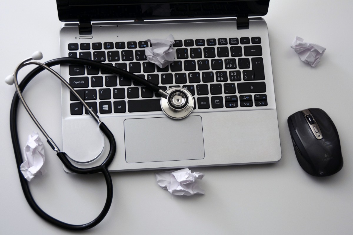 laptop_mouse_stethoscope_notebook_keyboard_computer_problems_help-625550 no alt text set